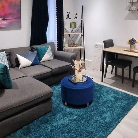 Strood Home-Sleeps 6-Great For Groups & Families Rochester  Esterno foto
