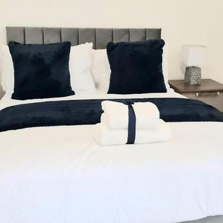 Strood Home-Sleeps 6-Great For Groups & Families Rochester  Esterno foto